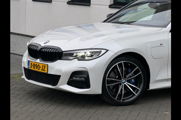 BMW 3 Serie Touring 330e Automaat M- Sport pakket, panoramadak, electr. trekhaak, camera, conqac leder sportinterieur