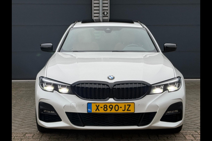 BMW 3 Serie Touring 330e Automaat M- Sport pakket, panoramadak, electr. trekhaak, camera, conqac leder sportinterieur