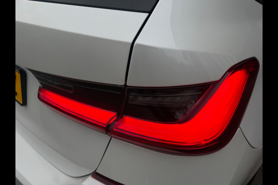 BMW 3 Serie Touring 330e Automaat M- Sport pakket, panoramadak, electr. trekhaak, camera, conqac leder sportinterieur