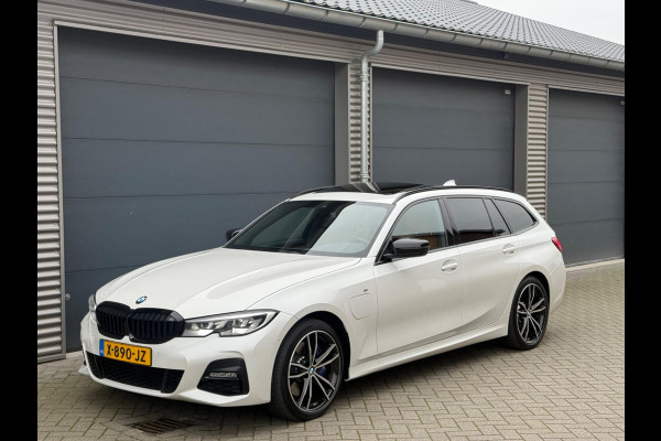 BMW 3 Serie Touring 330e Automaat M- Sport pakket, panoramadak, electr. trekhaak, camera, conqac leder sportinterieur
