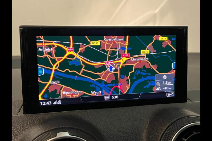 Audi Q2 30 TFSI / Leder / Navi / Camera / Stoelverwarming