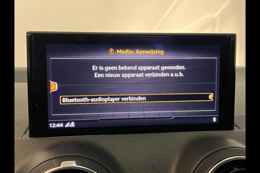 Audi Q2 30 TFSI / Leder / Navi / Camera / Stoelverwarming