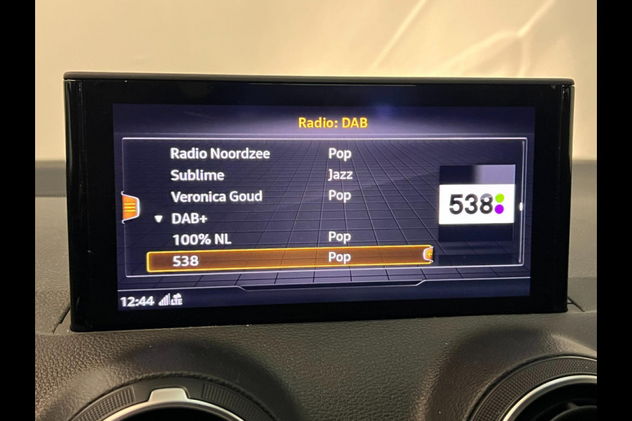 Audi Q2 30 TFSI / Leder / Navi / Camera / Stoelverwarming