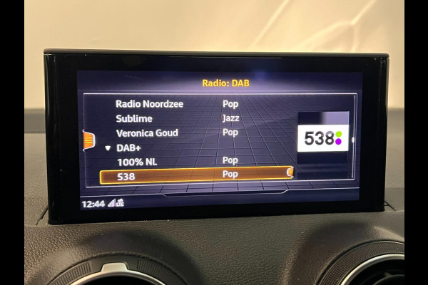 Audi Q2 30 TFSI / Leder / Navi / Camera / Stoelverwarming