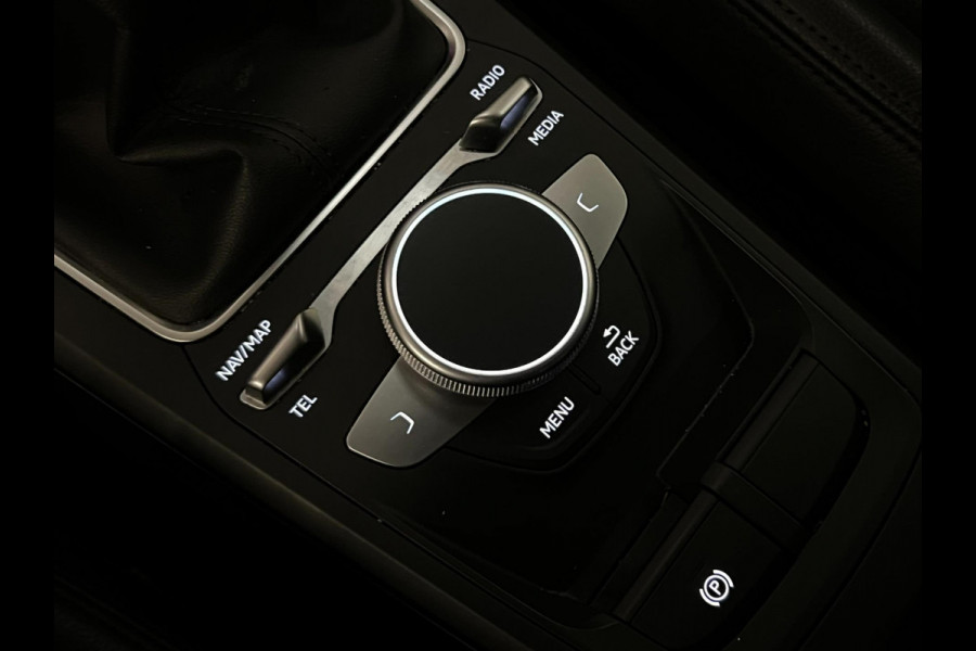 Audi Q2 30 TFSI / Leder / Navi / Camera / Stoelverwarming
