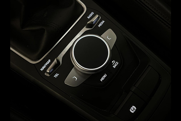 Audi Q2 30 TFSI / Leder / Navi / Camera / Stoelverwarming