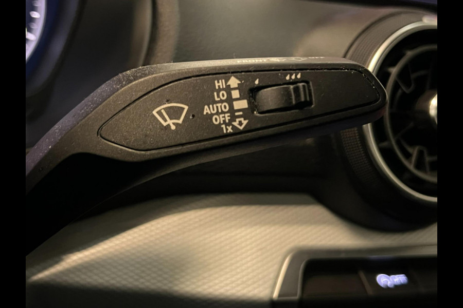 Audi Q2 30 TFSI / Leder / Navi / Camera / Stoelverwarming