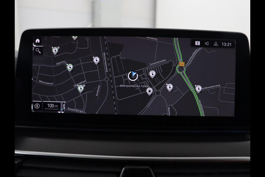 BMW 5 Serie Touring 530e M Sport | Leder | Stoelverwarming | Live Cockpit | Navigatie | Memory | Camera | Carplay | Achterbankverwarming | Cruise Control | Sfeerverlichting | PHEV | Plug In