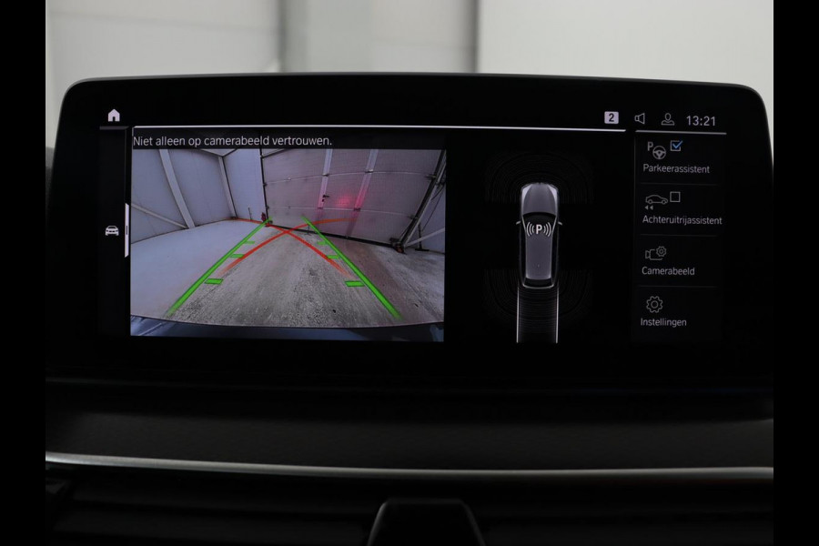 BMW 5 Serie Touring 530e M Sport | Leder | Stoelverwarming | Live Cockpit | Navigatie | Memory | Camera | Carplay | Achterbankverwarming | Cruise Control | Sfeerverlichting | PHEV | Plug In