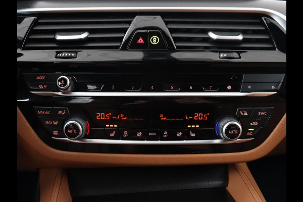 BMW 5 Serie Touring 530e M Sport | Leder | Stoelverwarming | Live Cockpit | Navigatie | Memory | Camera | Carplay | Achterbankverwarming | Cruise Control | Sfeerverlichting | PHEV | Plug In
