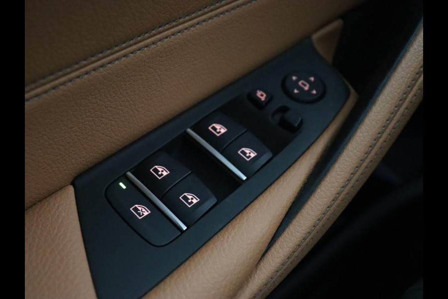 BMW 5 Serie Touring 530e M Sport | Leder | Stoelverwarming | Live Cockpit | Navigatie | Memory | Camera | Carplay | Achterbankverwarming | Cruise Control | Sfeerverlichting | PHEV | Plug In