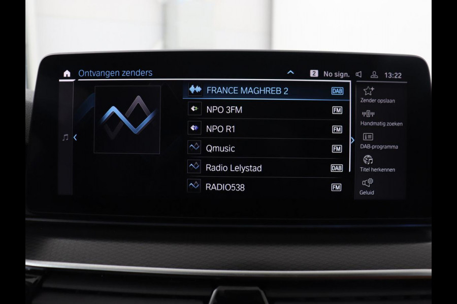 BMW 5 Serie Touring 530e M Sport | Leder | Stoelverwarming | Live Cockpit | Navigatie | Memory | Camera | Carplay | Achterbankverwarming | Cruise Control | Sfeerverlichting | PHEV | Plug In