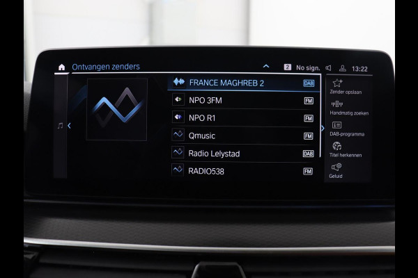 BMW 5 Serie Touring 530e M Sport | Leder | Stoelverwarming | Live Cockpit | Navigatie | Memory | Camera | Carplay | Achterbankverwarming | Cruise Control | Sfeerverlichting | PHEV | Plug In