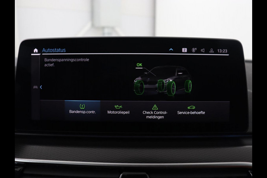 BMW 5 Serie Touring 530e M Sport | Leder | Stoelverwarming | Live Cockpit | Navigatie | Memory | Camera | Carplay | Achterbankverwarming | Cruise Control | Sfeerverlichting | PHEV | Plug In