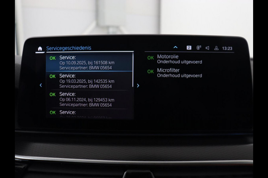 BMW 5 Serie Touring 530e M Sport | Leder | Stoelverwarming | Live Cockpit | Navigatie | Memory | Camera | Carplay | Achterbankverwarming | Cruise Control | Sfeerverlichting | PHEV | Plug In