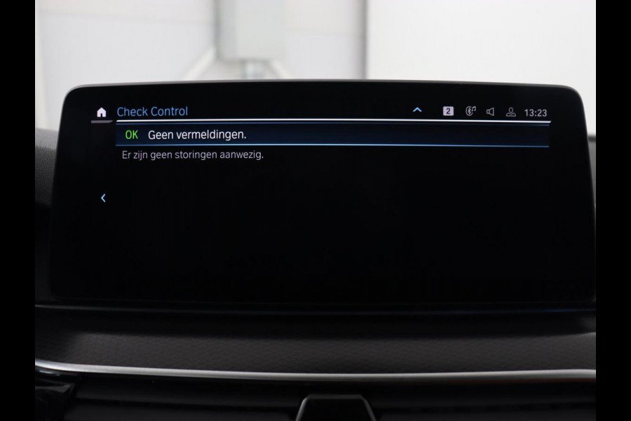 BMW 5 Serie Touring 530e M Sport | Leder | Stoelverwarming | Live Cockpit | Navigatie | Memory | Camera | Carplay | Achterbankverwarming | Cruise Control | Sfeerverlichting | PHEV | Plug In