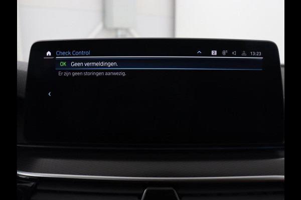 BMW 5 Serie Touring 530e M Sport | Leder | Stoelverwarming | Live Cockpit | Navigatie | Memory | Camera | Carplay | Achterbankverwarming | Cruise Control | Sfeerverlichting | PHEV | Plug In