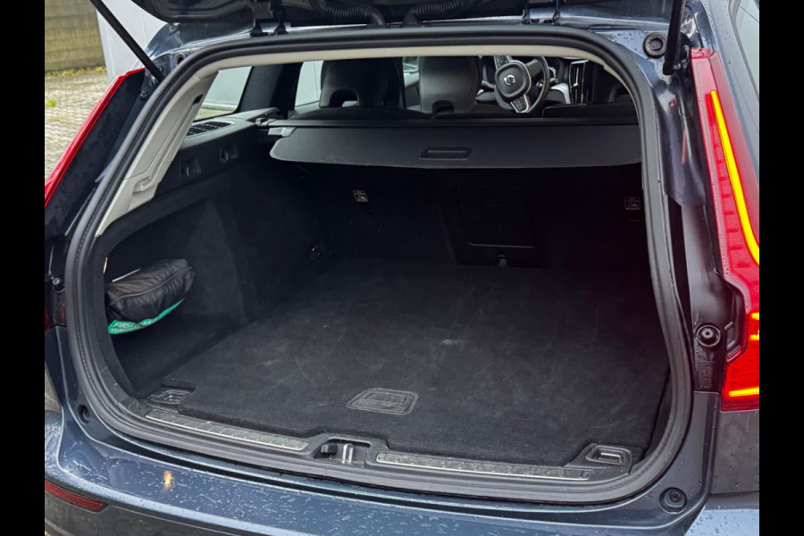 Volvo V60 2.0 B3 MOMENTUM ADVANTAGE CAMERA NAP CARPLAY CRUISE NAVIGATIE