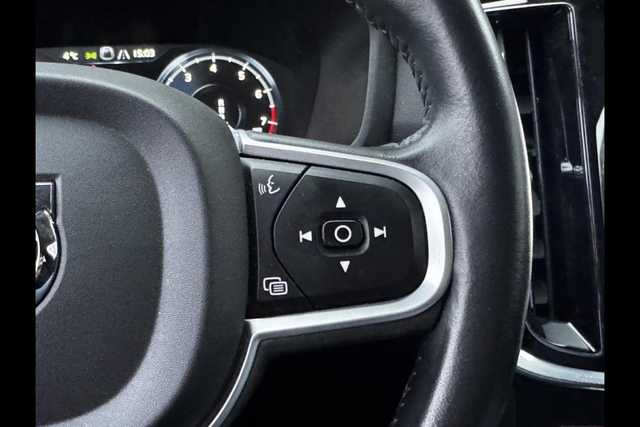 Volvo V60 2.0 B3 MOMENTUM ADVANTAGE CAMERA NAP CARPLAY CRUISE NAVIGATIE