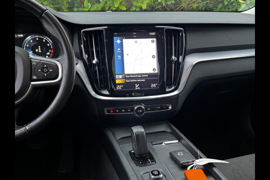 Volvo V60 2.0 B3 MOMENTUM ADVANTAGE CAMERA NAP CARPLAY CRUISE NAVIGATIE