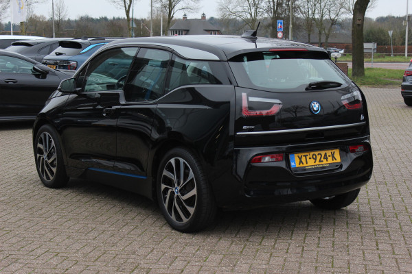 BMW i3 Basis 120Ah 42 kWh / SoH 91.4% / Navigatie / 19'' / Parkeerhulp achter / Navigatie / Harman Kardon / Stoelverwarming / Cruise Control / Warmtepomp / Getint glas