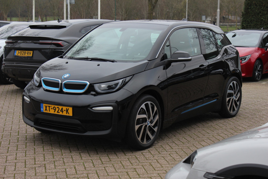 BMW i3 Basis 120Ah 42 kWh / SoH 91.4% / Navigatie / 19'' / Parkeerhulp achter / Navigatie / Harman Kardon / Stoelverwarming / Cruise Control / Warmtepomp / Getint glas