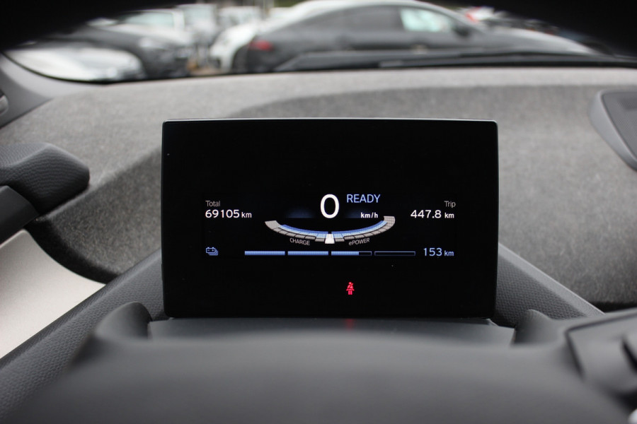 BMW i3 Basis 120Ah 42 kWh / SoH 91.4% / Navigatie / 19'' / Parkeerhulp achter / Navigatie / Harman Kardon / Stoelverwarming / Cruise Control / Warmtepomp / Getint glas