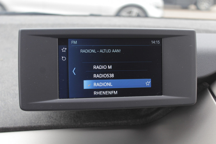 BMW i3 Basis 120Ah 42 kWh / SoH 91.4% / Navigatie / 19'' / Parkeerhulp achter / Navigatie / Harman Kardon / Stoelverwarming / Cruise Control / Warmtepomp / Getint glas