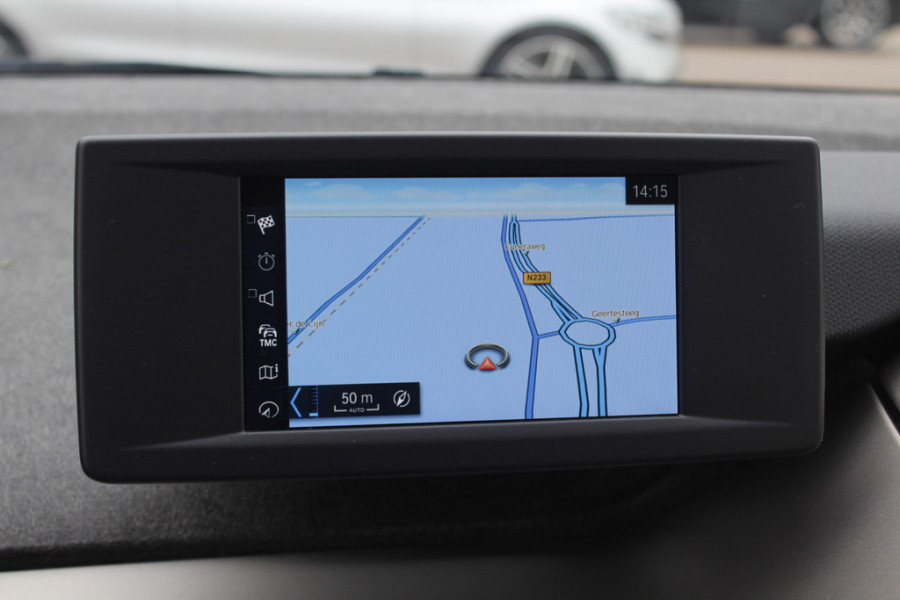 BMW i3 Basis 120Ah 42 kWh / SoH 91.4% / Navigatie / 19'' / Parkeerhulp achter / Navigatie / Harman Kardon / Stoelverwarming / Cruise Control / Warmtepomp / Getint glas
