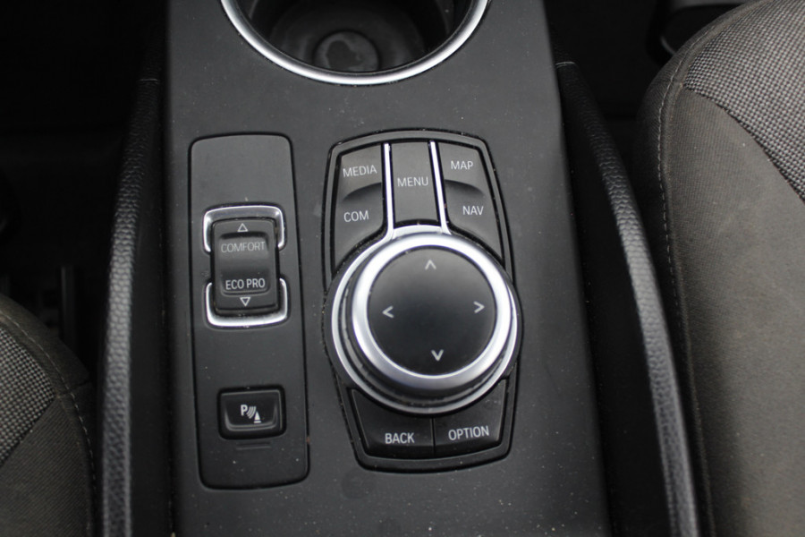 BMW i3 Basis 120Ah 42 kWh / SoH 91.4% / Navigatie / 19'' / Parkeerhulp achter / Navigatie / Harman Kardon / Stoelverwarming / Cruise Control / Warmtepomp / Getint glas