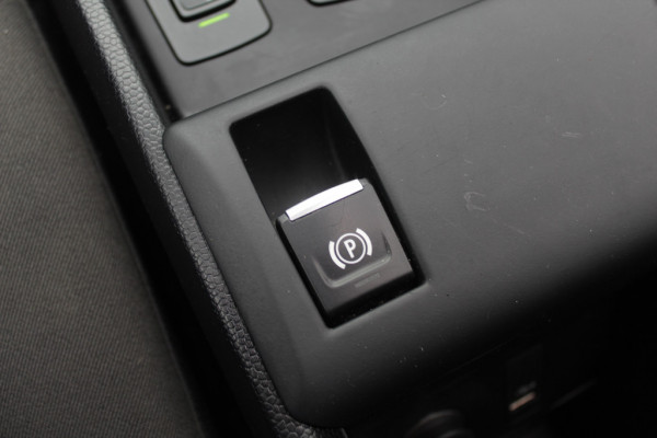 BMW i3 Basis 120Ah 42 kWh / SoH 91.4% / Navigatie / 19'' / Parkeerhulp achter / Navigatie / Harman Kardon / Stoelverwarming / Cruise Control / Warmtepomp / Getint glas