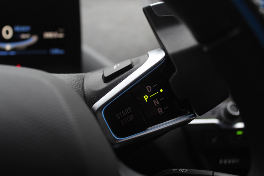 BMW i3 Basis 120Ah 42 kWh / SoH 91.4% / Navigatie / 19'' / Parkeerhulp achter / Navigatie / Harman Kardon / Stoelverwarming / Cruise Control / Warmtepomp / Getint glas