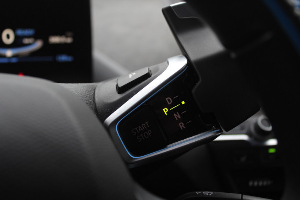 BMW i3 Basis 120Ah 42 kWh / SoH 91.4% / Navigatie / 19'' / Parkeerhulp achter / Navigatie / Harman Kardon / Stoelverwarming / Cruise Control / Warmtepomp / Getint glas