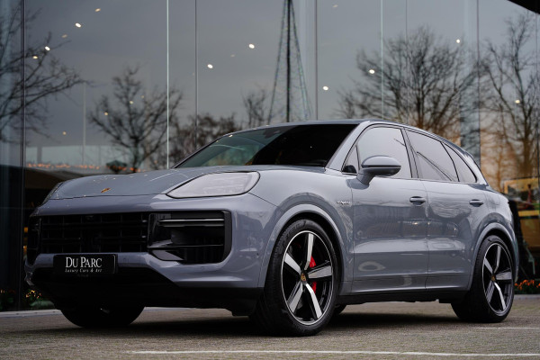 Porsche Cayenne 4.0 Turbo E-Hybrid Barrique Red