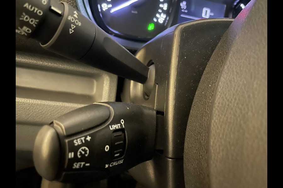 Opel Vivaro 2.0 CDTI L2H1 Edition 2 zitplaatsen voor - Airco - Cruise control - Parkeersensoren voor en achter - Apple carplay - Bluetooth - Tussenschot volledig - Zijschuifdeur rechts - Elektrische ramen voor - Centrale deur