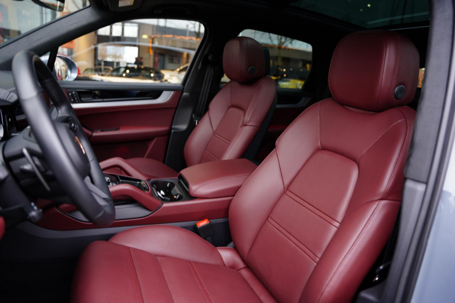 Porsche Cayenne 4.0 Turbo E-Hybrid Barrique Red