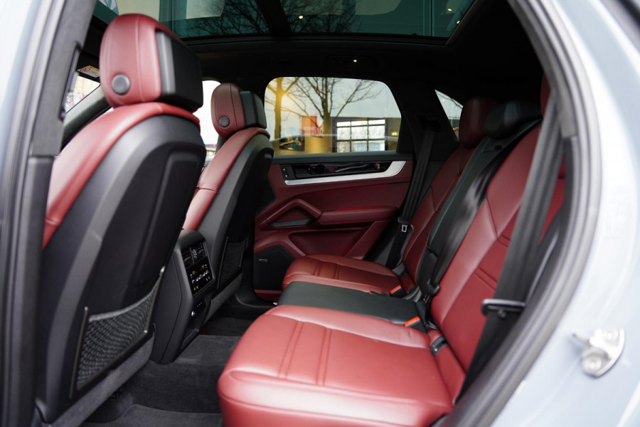 Porsche Cayenne 4.0 Turbo E-Hybrid Barrique Red