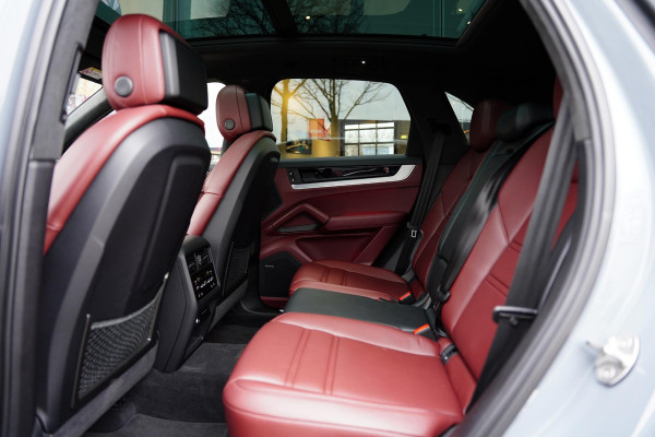 Porsche Cayenne 4.0 Turbo E-Hybrid Barrique Red