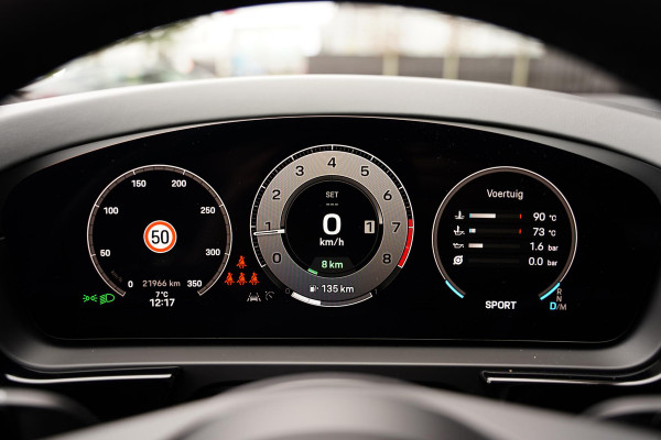 Porsche Cayenne 4.0 Turbo E-Hybrid Barrique Red