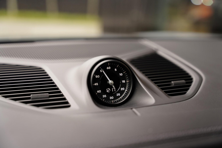 Porsche Cayenne 4.0 Turbo E-Hybrid Barrique Red