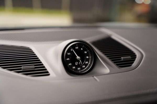 Porsche Cayenne 4.0 Turbo E-Hybrid Barrique Red