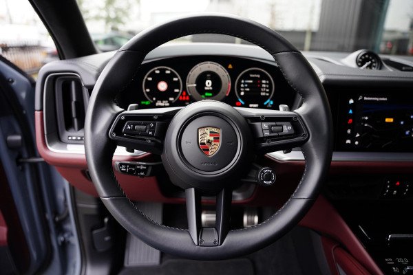 Porsche Cayenne 4.0 Turbo E-Hybrid Barrique Red