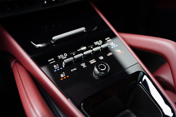 Porsche Cayenne 4.0 Turbo E-Hybrid Barrique Red