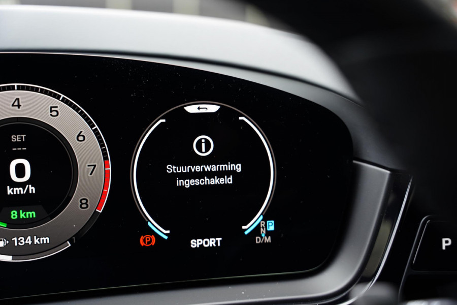 Porsche Cayenne 4.0 Turbo E-Hybrid Barrique Red