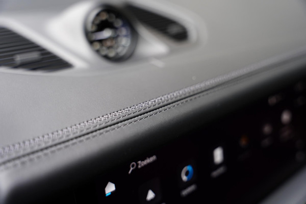 Porsche Cayenne 4.0 Turbo E-Hybrid Barrique Red