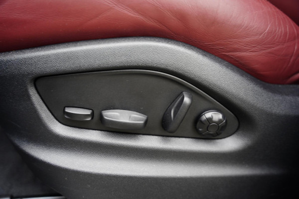 Porsche Cayenne 4.0 Turbo E-Hybrid Barrique Red