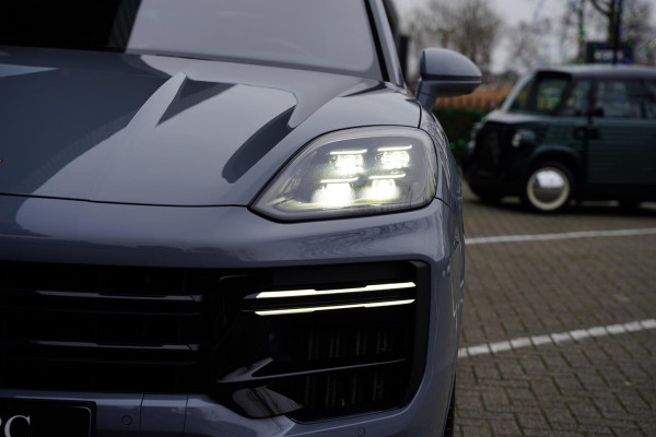 Porsche Cayenne 4.0 Turbo E-Hybrid Barrique Red