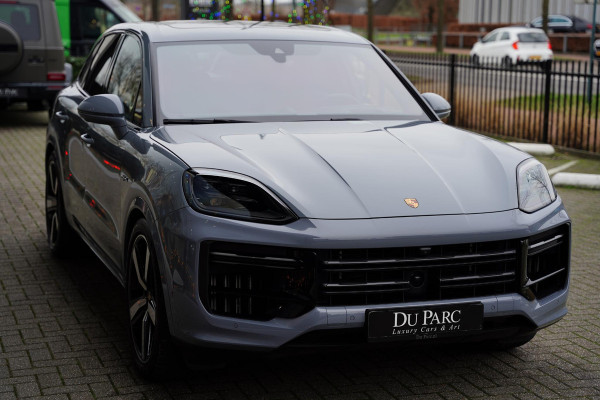 Porsche Cayenne 4.0 Turbo E-Hybrid Barrique Red