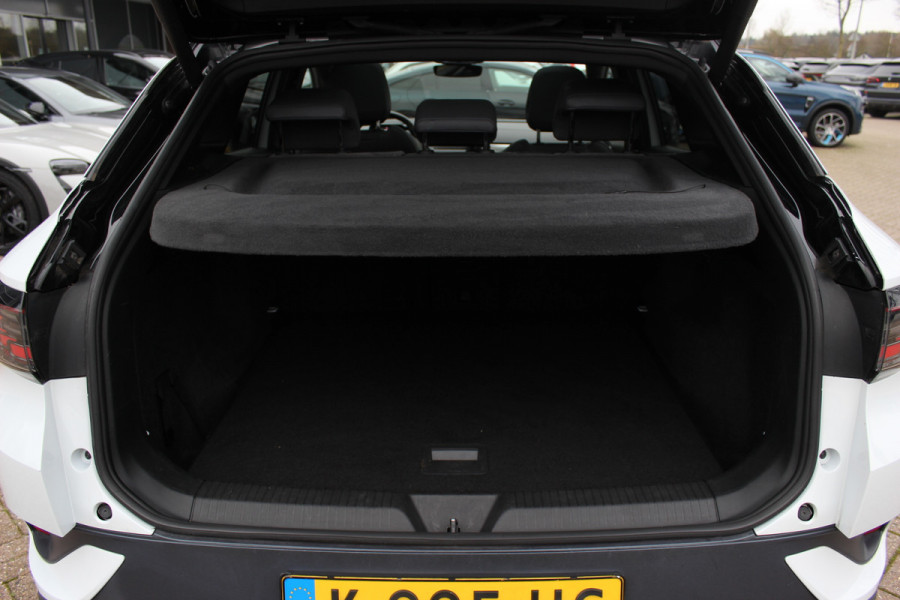 Volkswagen ID.4 First Max 77 kWh / SoH 91.2% / Full option! / Trekhaak / Panoramadak / Camera / Head-up / Keyless / 21'' / ACC / Dodehoek / Elektr. stoelen / Massage / Navigatie / Stuurverwarming
