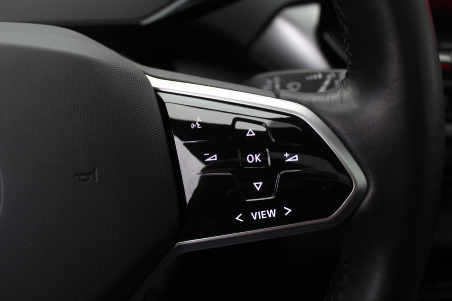 Volkswagen ID.4 First Max 77 kWh / SoH 91.2% / Full option! / Trekhaak / Panoramadak / Camera / Head-up / Keyless / 21'' / ACC / Dodehoek / Elektr. stoelen / Massage / Navigatie / Stuurverwarming